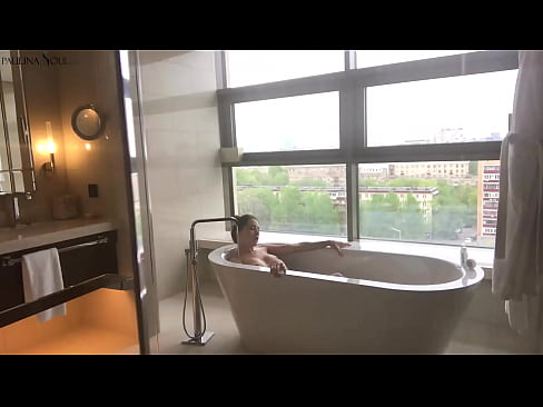 ❤️ Pitikek mezin Bi dilgermî pizika xwe di serşokê de dihejîne ❤️ Pornoya hişk li ku.tuberxxx.ru