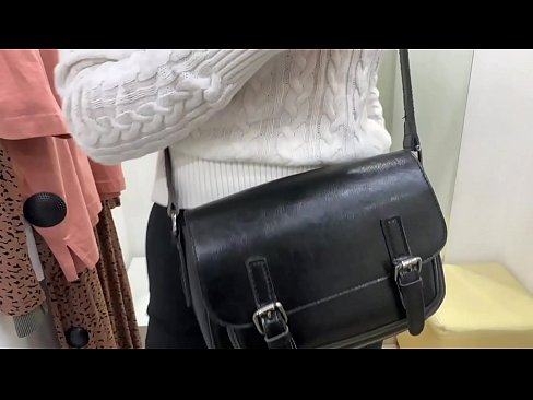 ❤️ Masturbasyona giştî ya keçika ciwan FeralBerry bi dilopek li jûreya fitarê ❤️ Pornoya hişk li ku.tuberxxx.ru